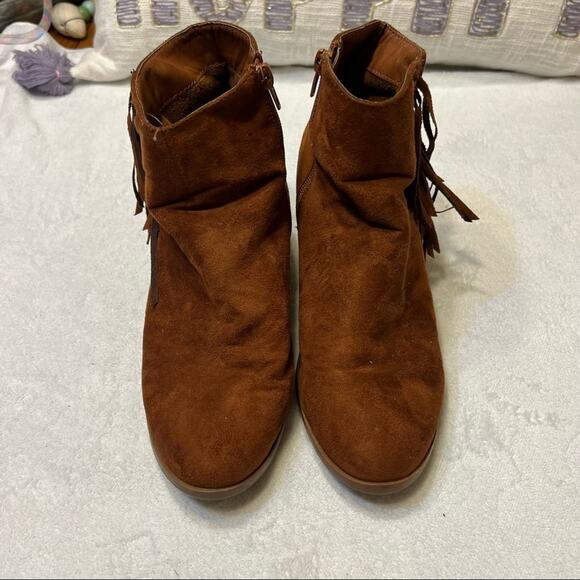 Maurices Faux Suede Cognac Brown Fringe Ankle Boots Size 7.5 - Picture 4 of 12